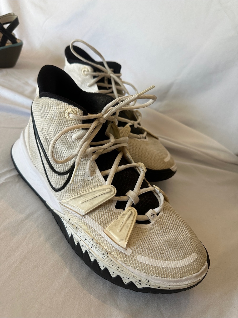 Nike Cream and Black Women's Training Sneakers